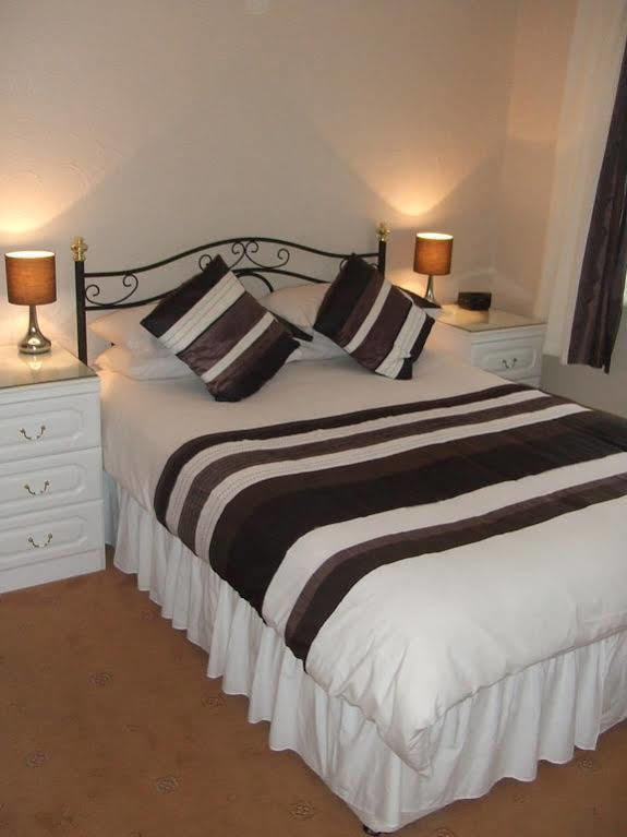Blueshutters Hotel Poole Eksteriør billede
