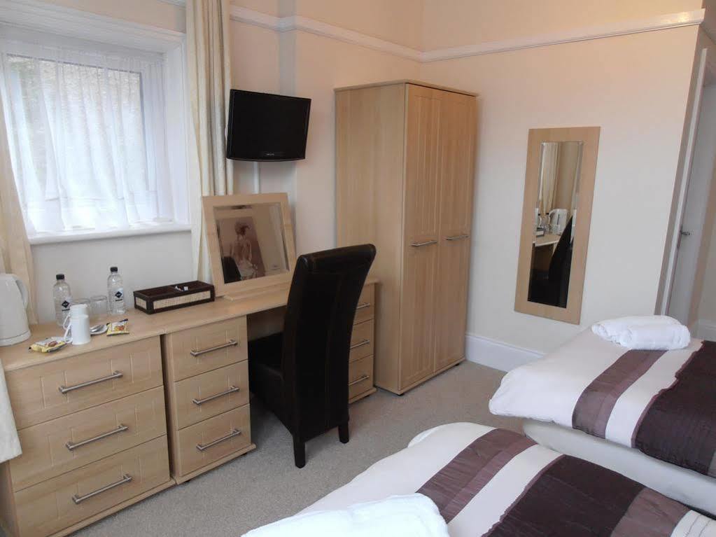Blueshutters Hotel Poole Eksteriør billede