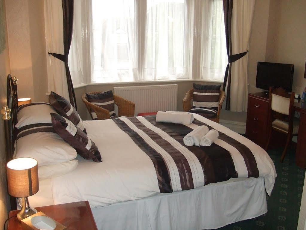 Blueshutters Hotel Poole Eksteriør billede